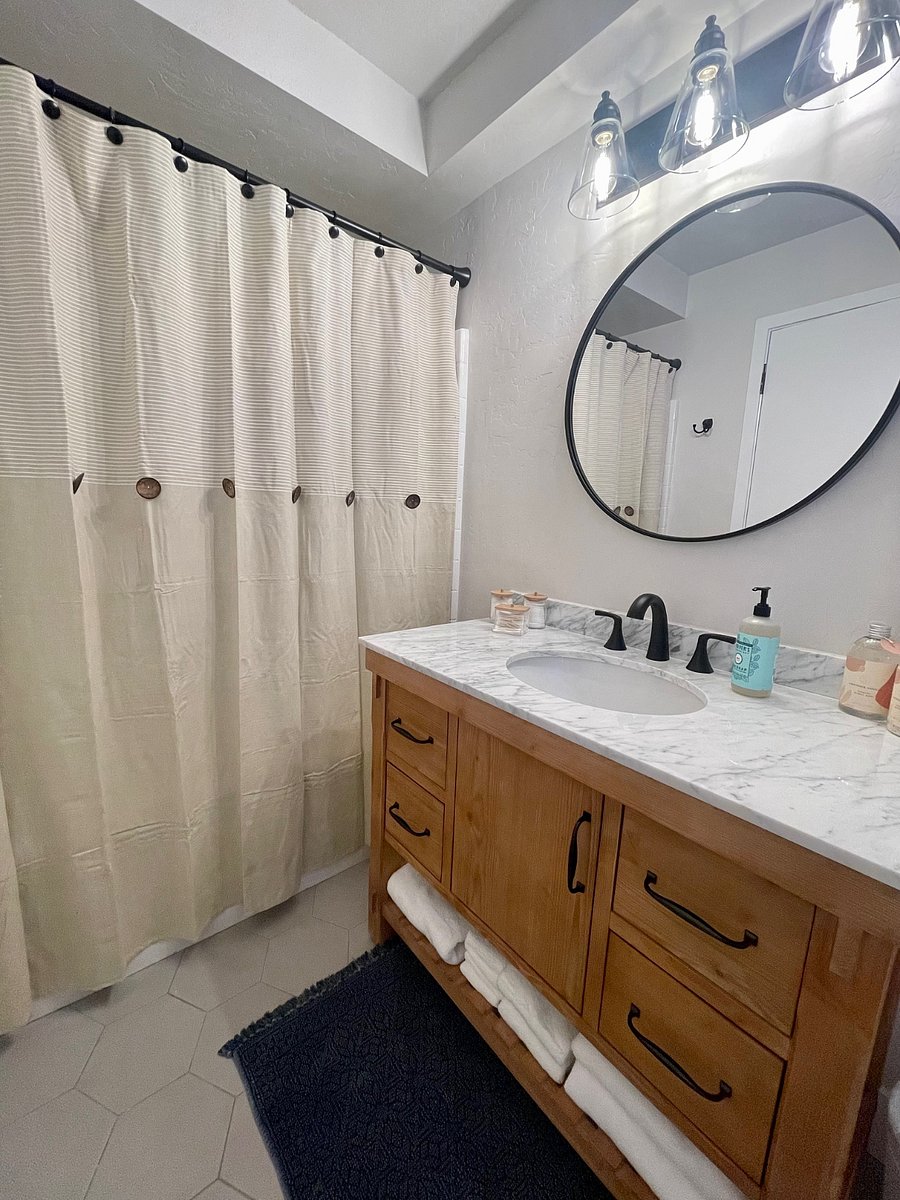 Vanity & Tub Shower