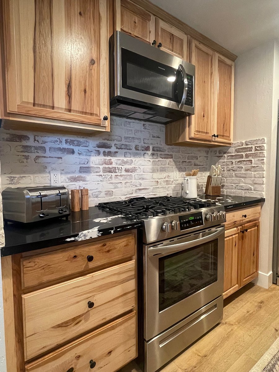 Kitchen - gas range & microwave hood