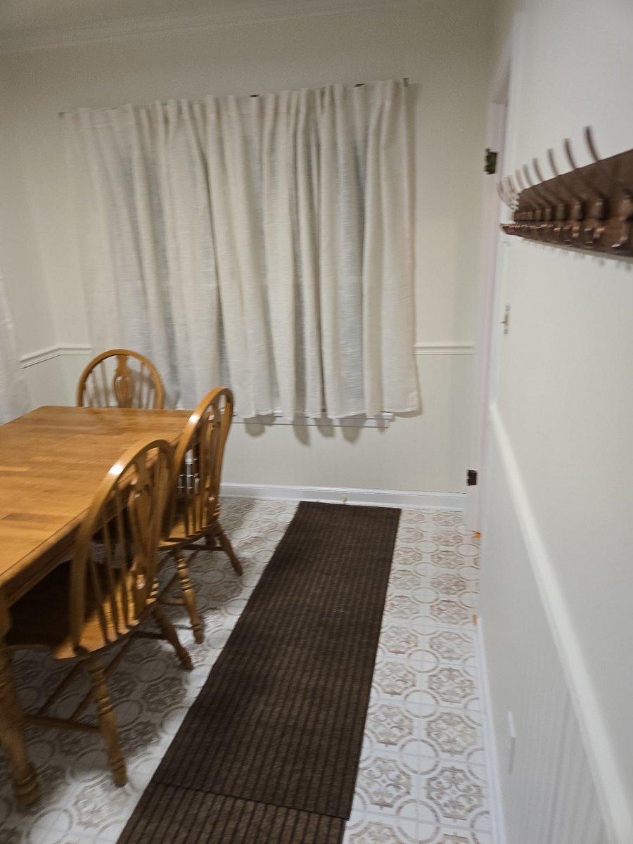 A runner that catches the snow and dirt from your boots and the coat rack makes it easy to keep things neat.