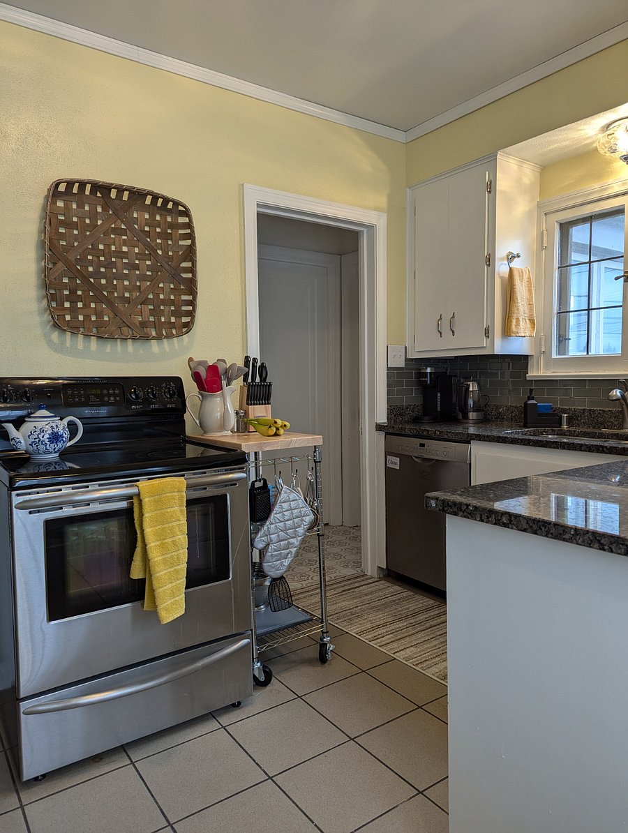 Although the kitchen is small, excellent use of space makes it easy to prepare any meal you can dream up.