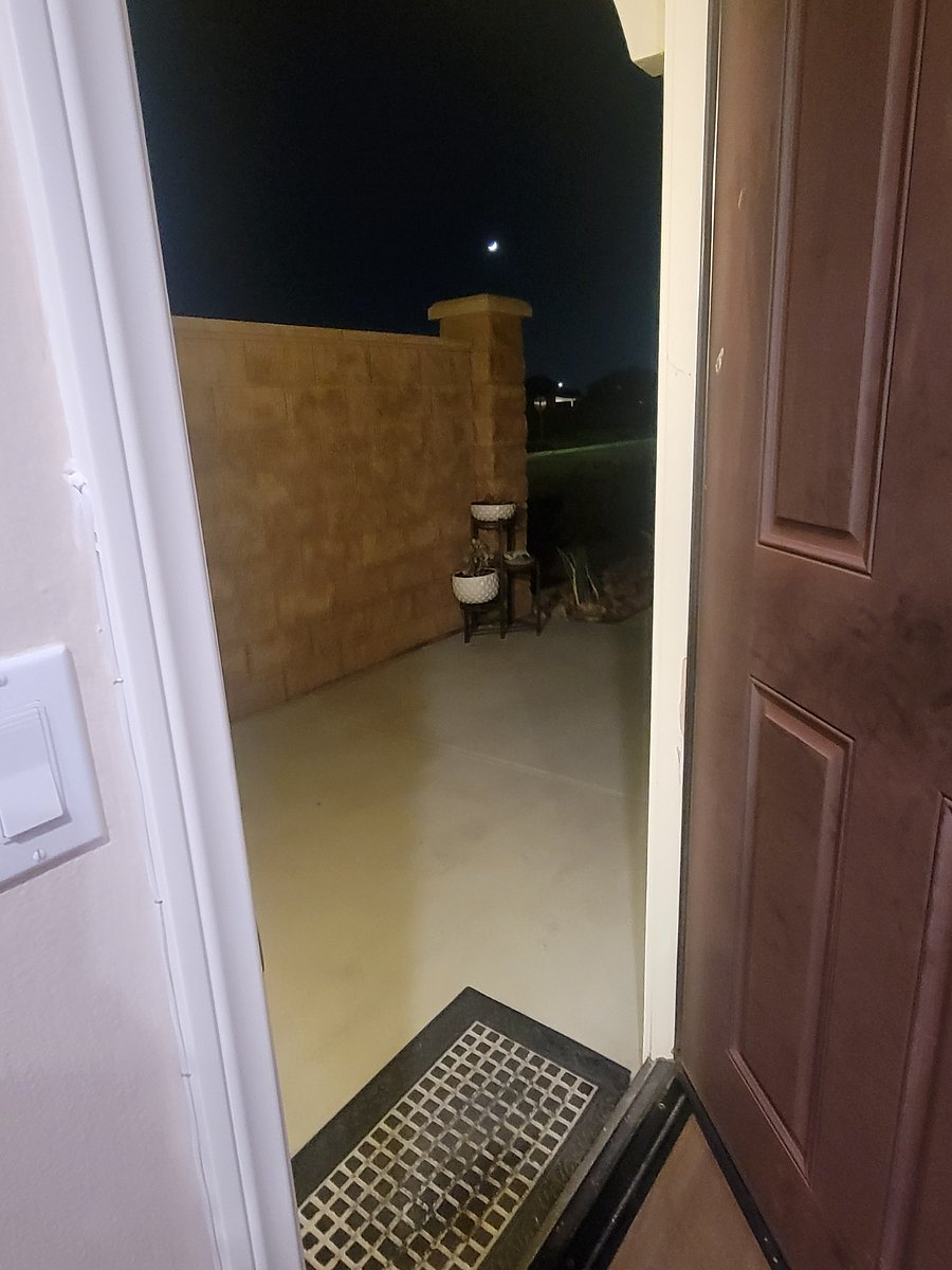 Private entrance and porch 