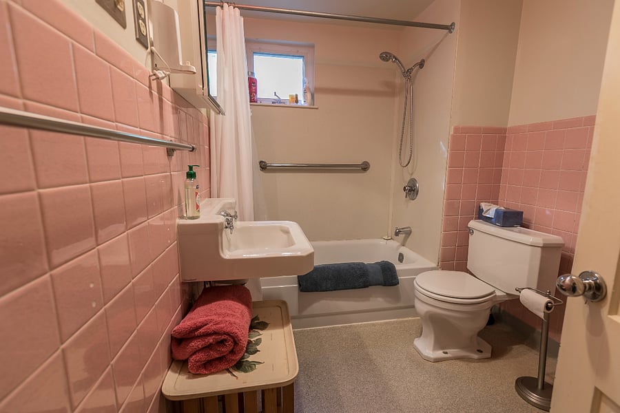 Full Bathroom,upstairs
