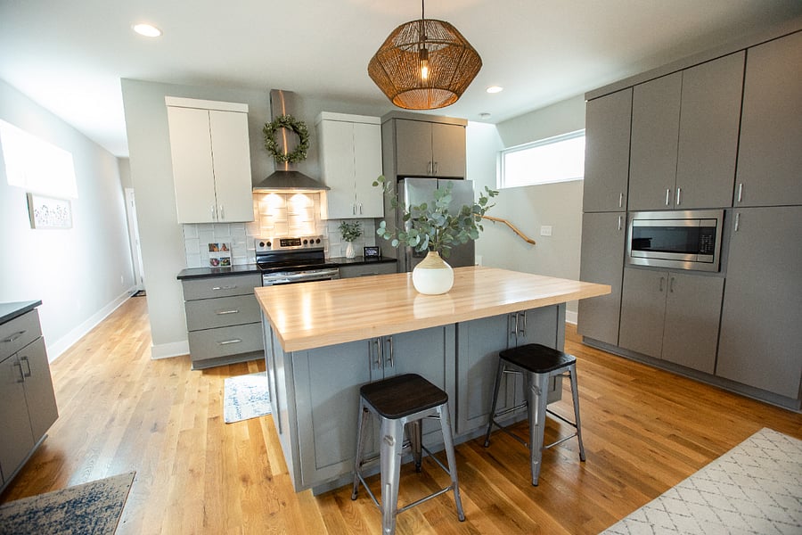 Kitchen w/ Amenities 