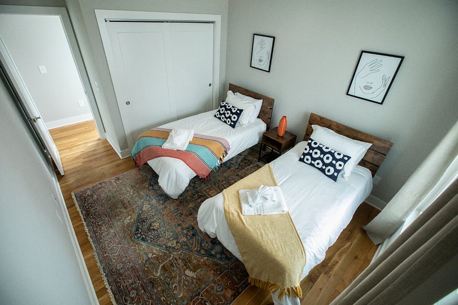 Second Guest Room (Two Twin Beds)