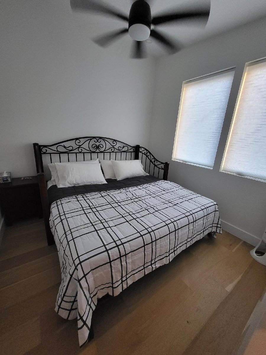 Bedroom - trundle bed can be two twins or one king