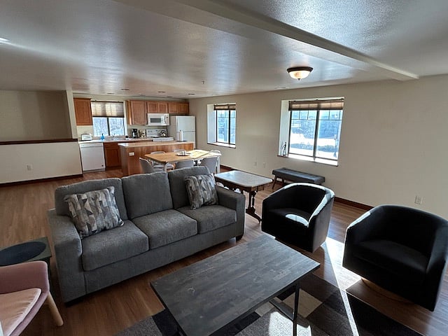 Furnished Finder property 784742_1 photo 3