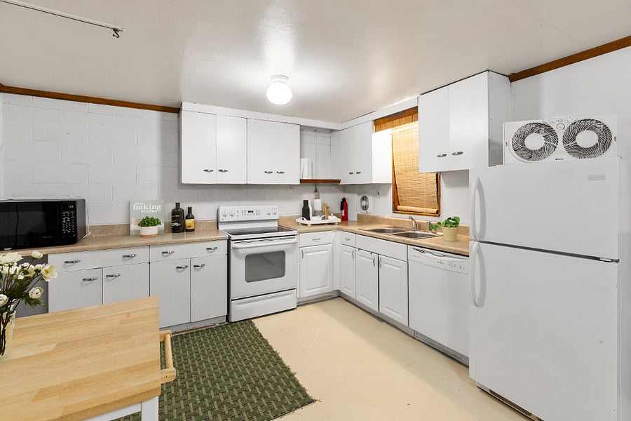 FULL KITCHEN WITH DISHWASHER, STOVE/OVEN AND MICROWAVE.