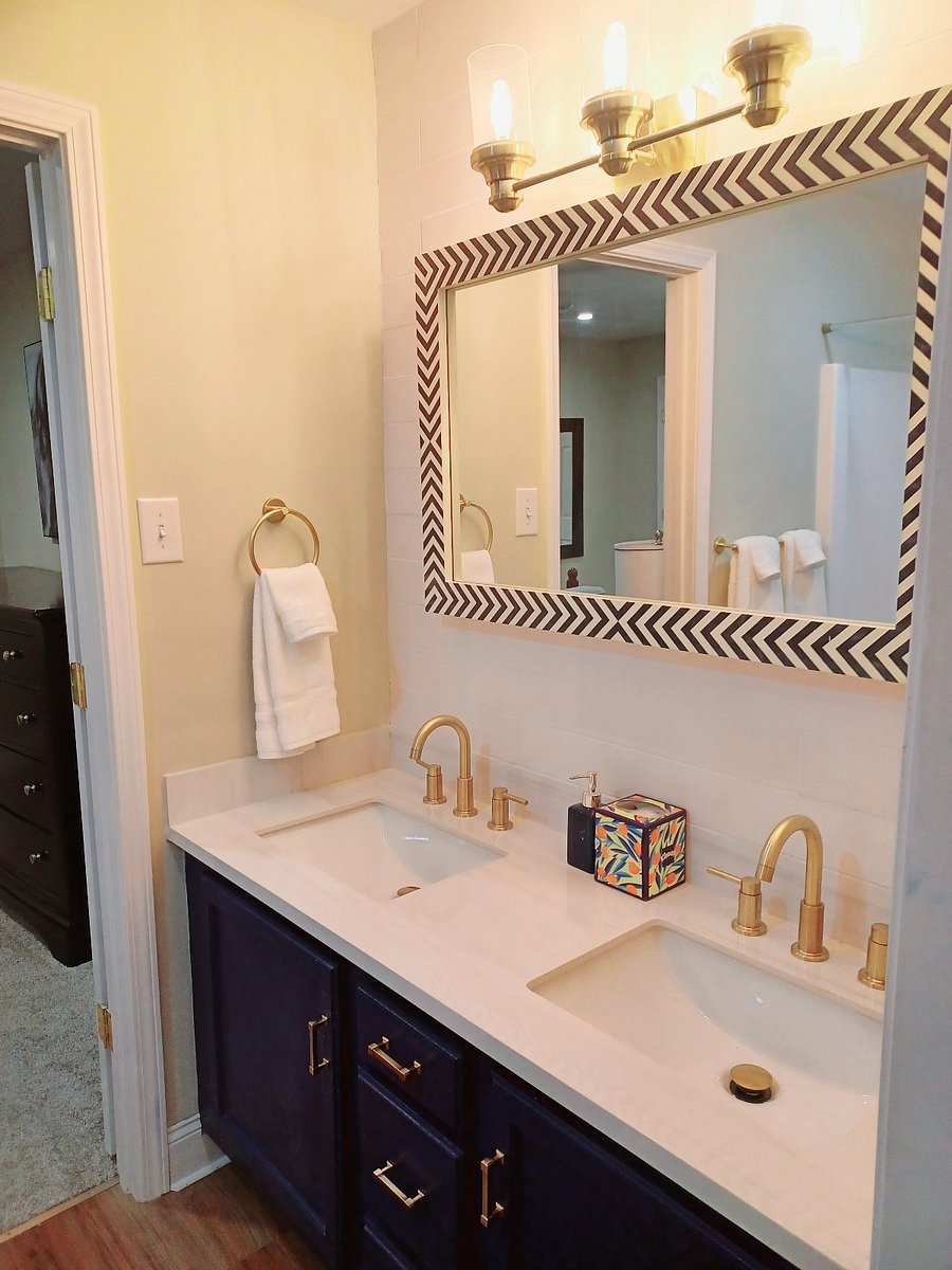 Full bathroom upstairs, double vanity