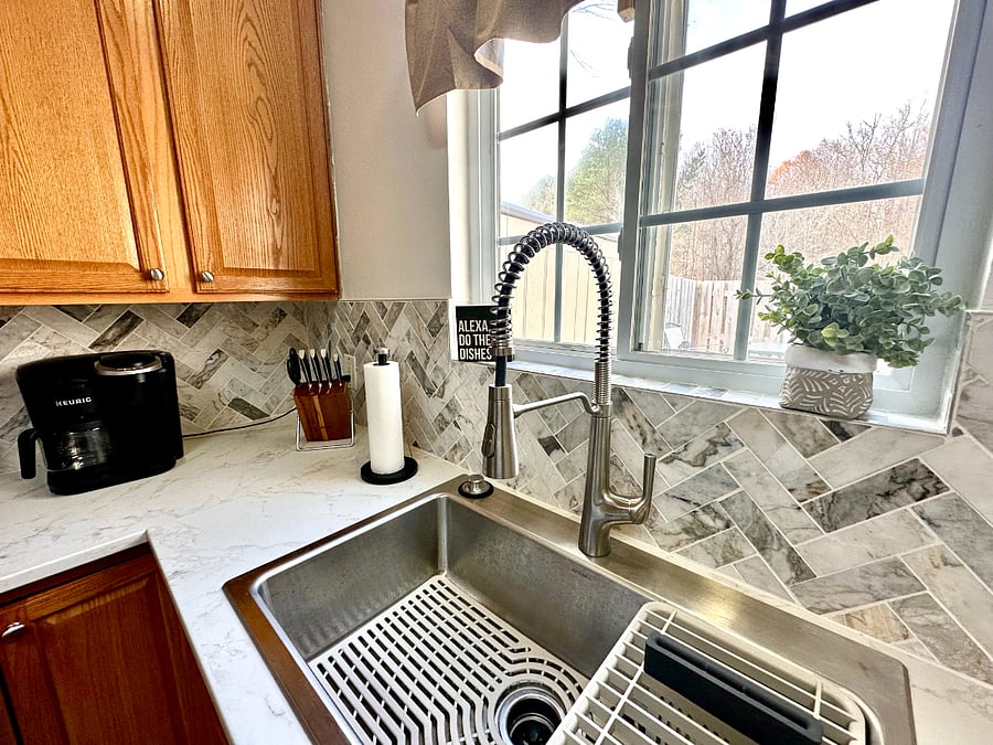 Brand new sink with high end stainless steel sprayer to enjoy.