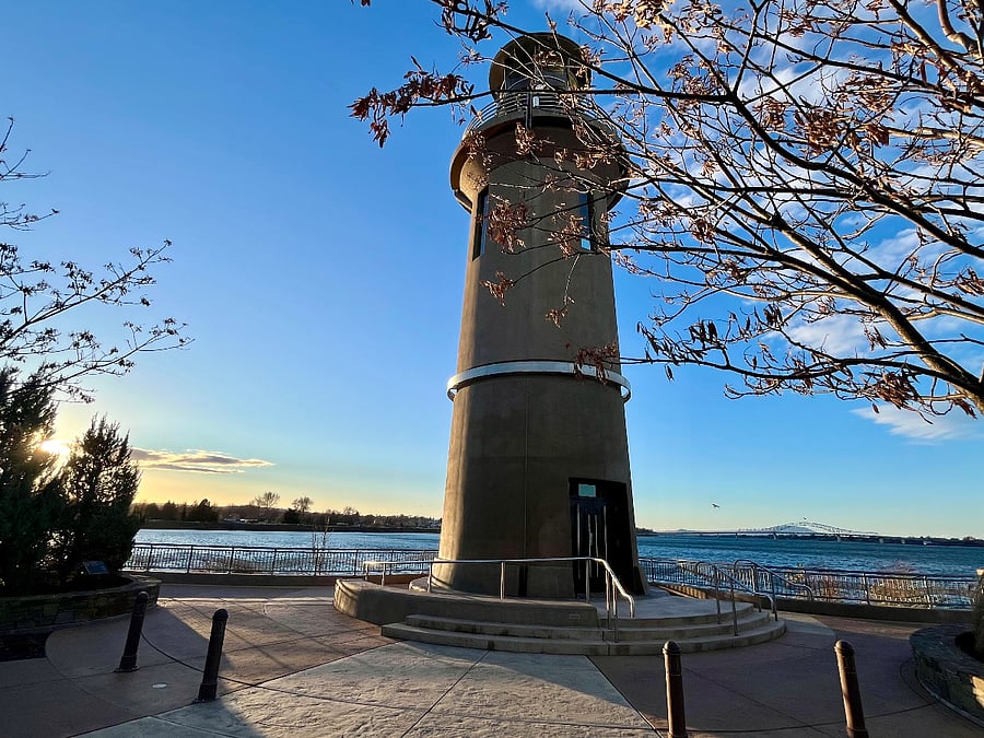 Clover Island Lighthouse 1/2mile away at Columbia River