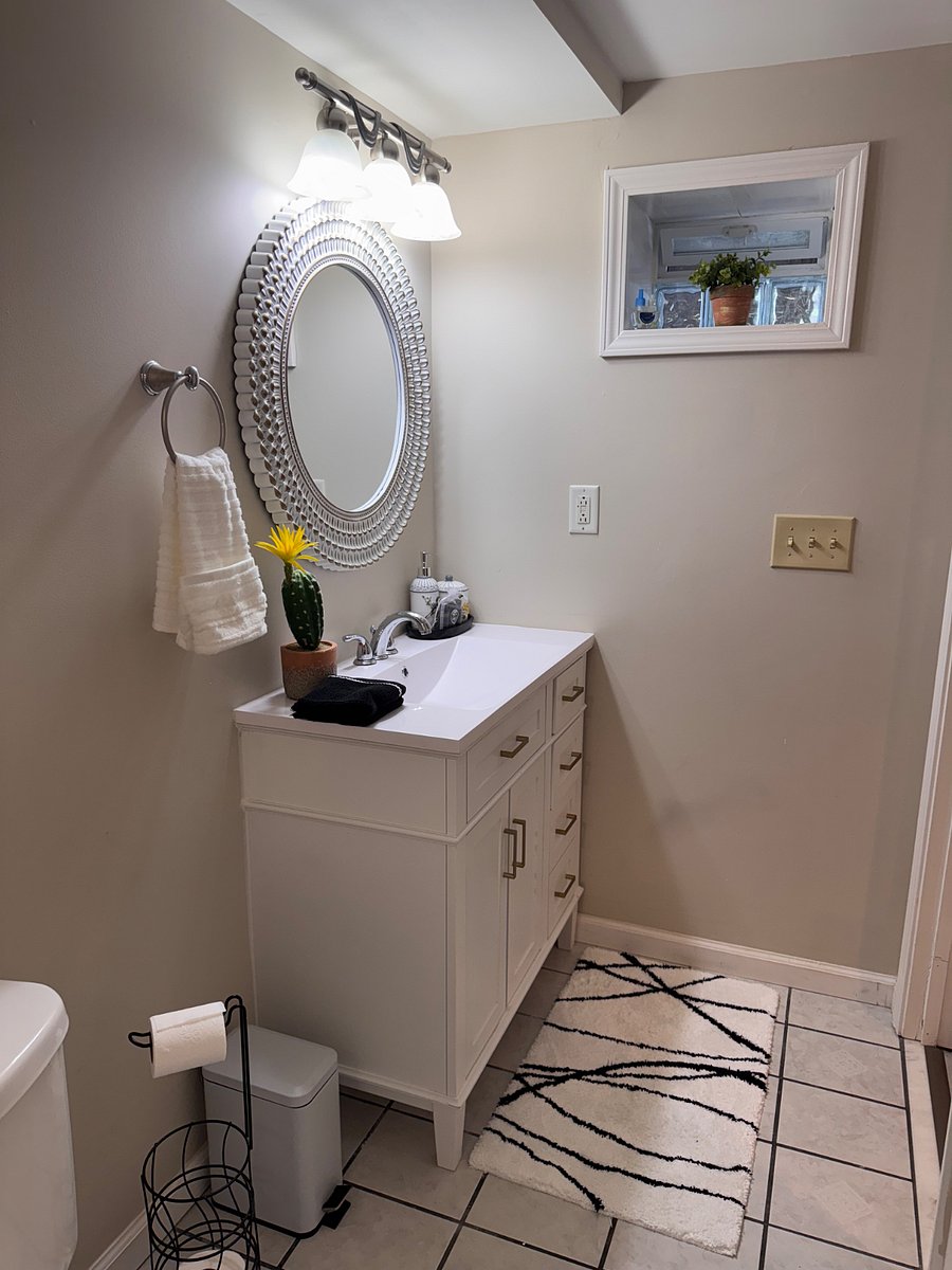 Room sink with vanity