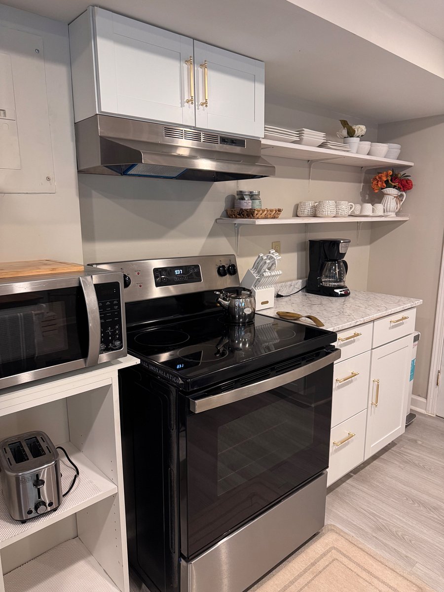 Full kitchen with Electric store, microwave coffee Make