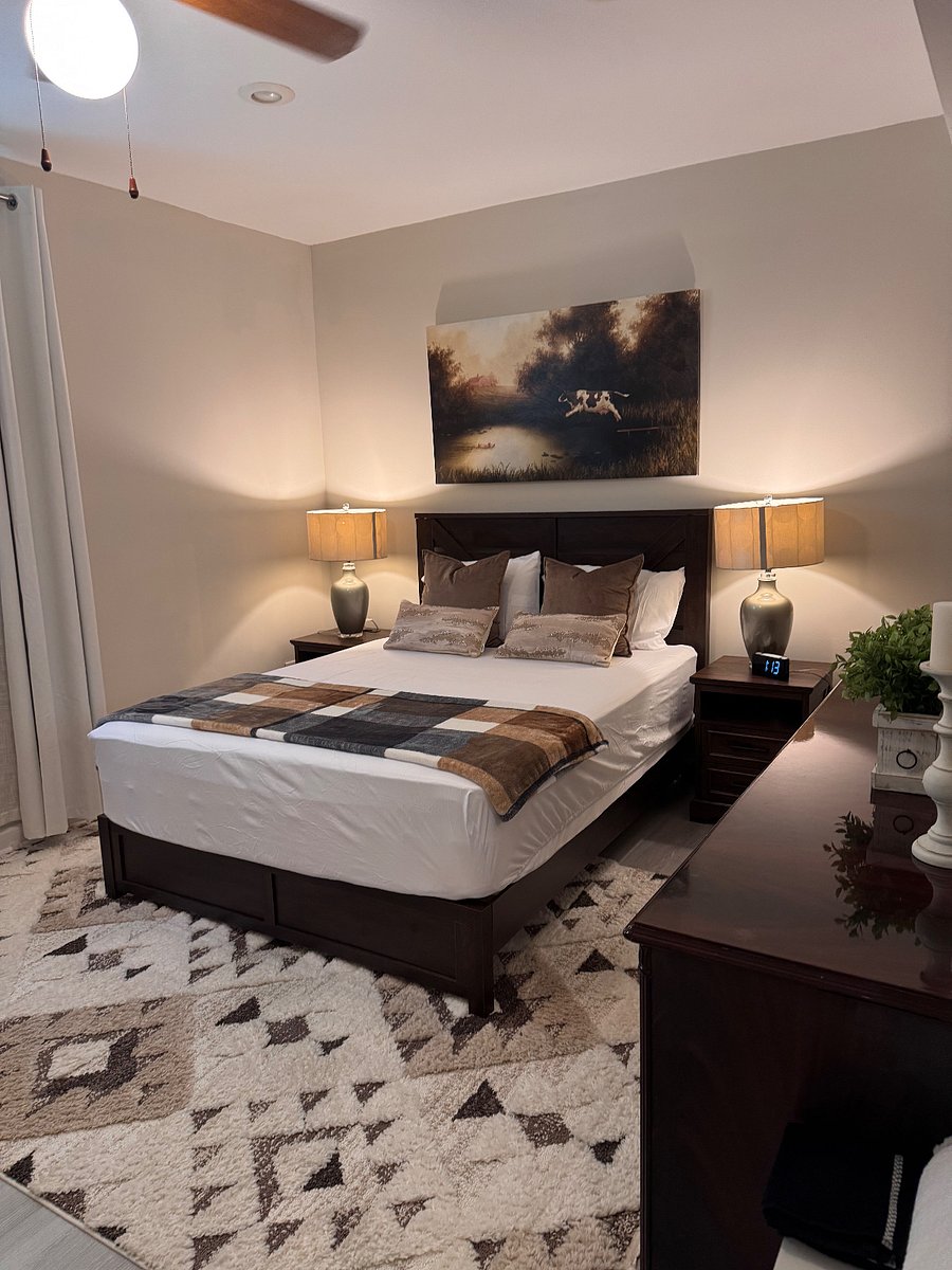 luxurious Queen bed