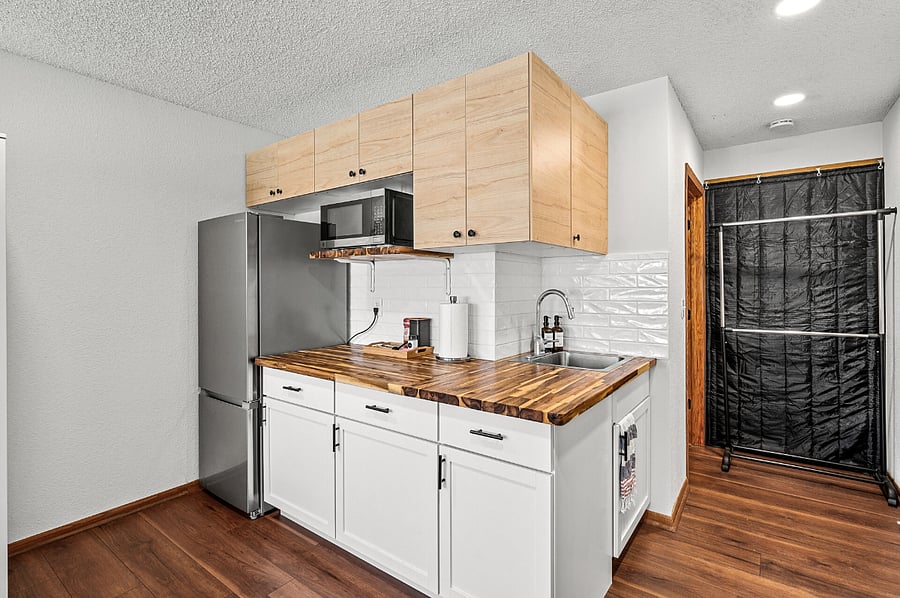 The beautiful textured white glossy backsplash not only adds a stylish touch but also makes cleanup a breeze.

Plenty of cabinet space to store anything your heart desires, helping you maximize your counter space.