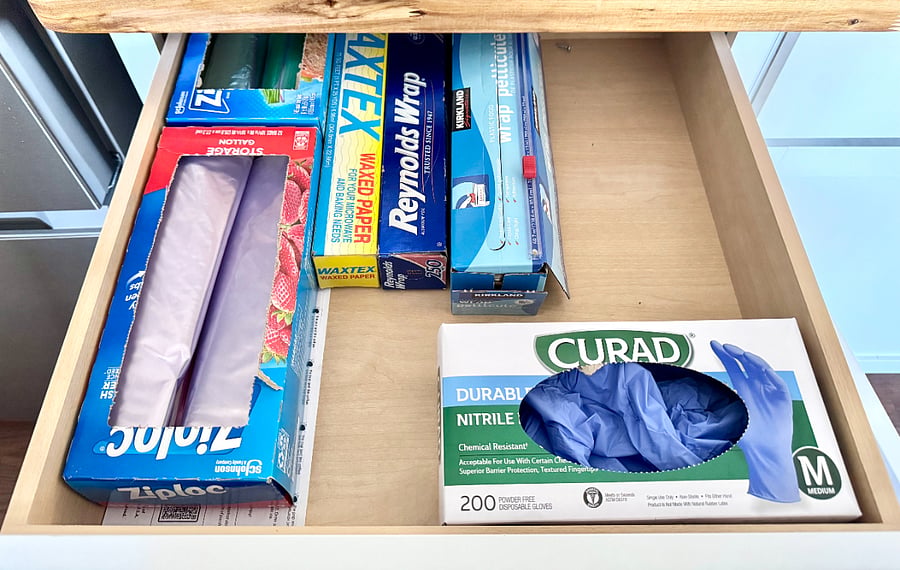 The kitchen is equipped with a variety of kitchen essentials and plenty of cabinetry space to neatly store them away when not in use. If you can't find something you're looking for, don't hesitate to ask us!