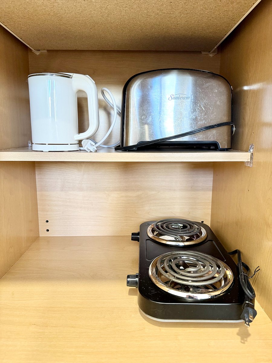 A portable stove top lets you cook with ease, and when youre not in the mood, simply hide it away to keep your space neat and clutter-free.

The kitchen is equipped with a variety of appliances and plenty of cabinetry space to neatly store them away when not in use.

If you don't see a specific appliance you're looking for, don't hesitate to ask us!