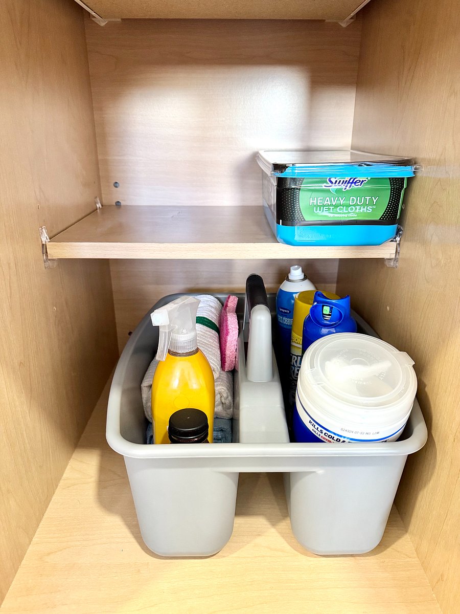 The kitchen is equipped with a variety of kitchen essentials and plenty of cabinetry space to neatly store them away when not in use. If you can't find something you're looking for, don't hesitate to ask us!