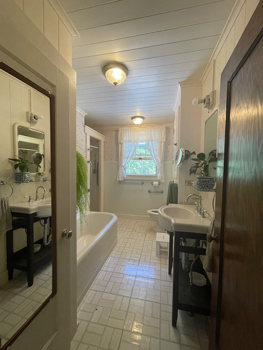 Upstairs bathroom