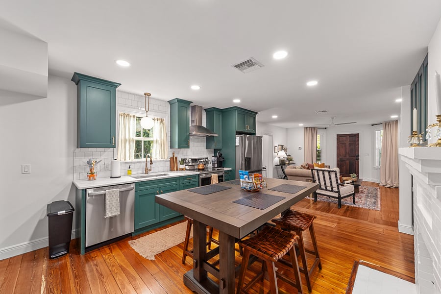 Full kitchen