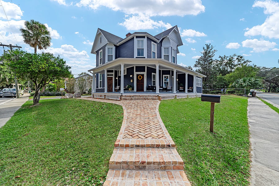 Queen Anne Victorian Historic House, subdivided into 3 private luxury apartments