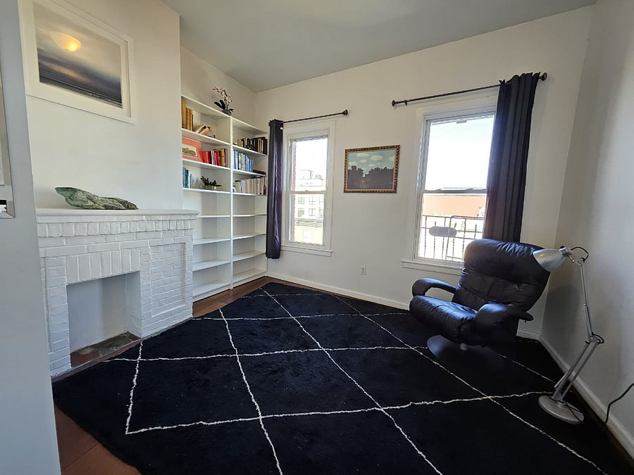 Or if you didn't need the bed, could be your home office/library. 