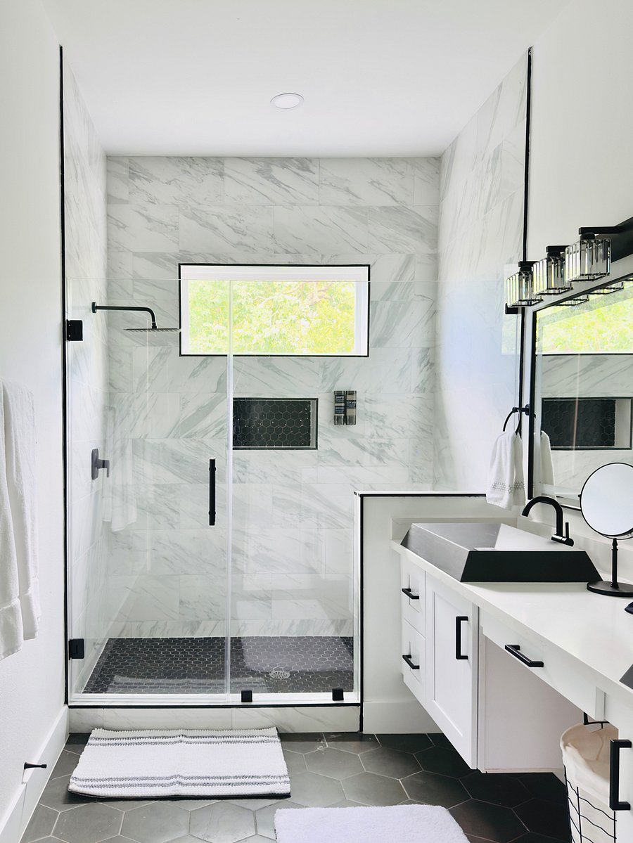 Private Master Bath 3rd flr