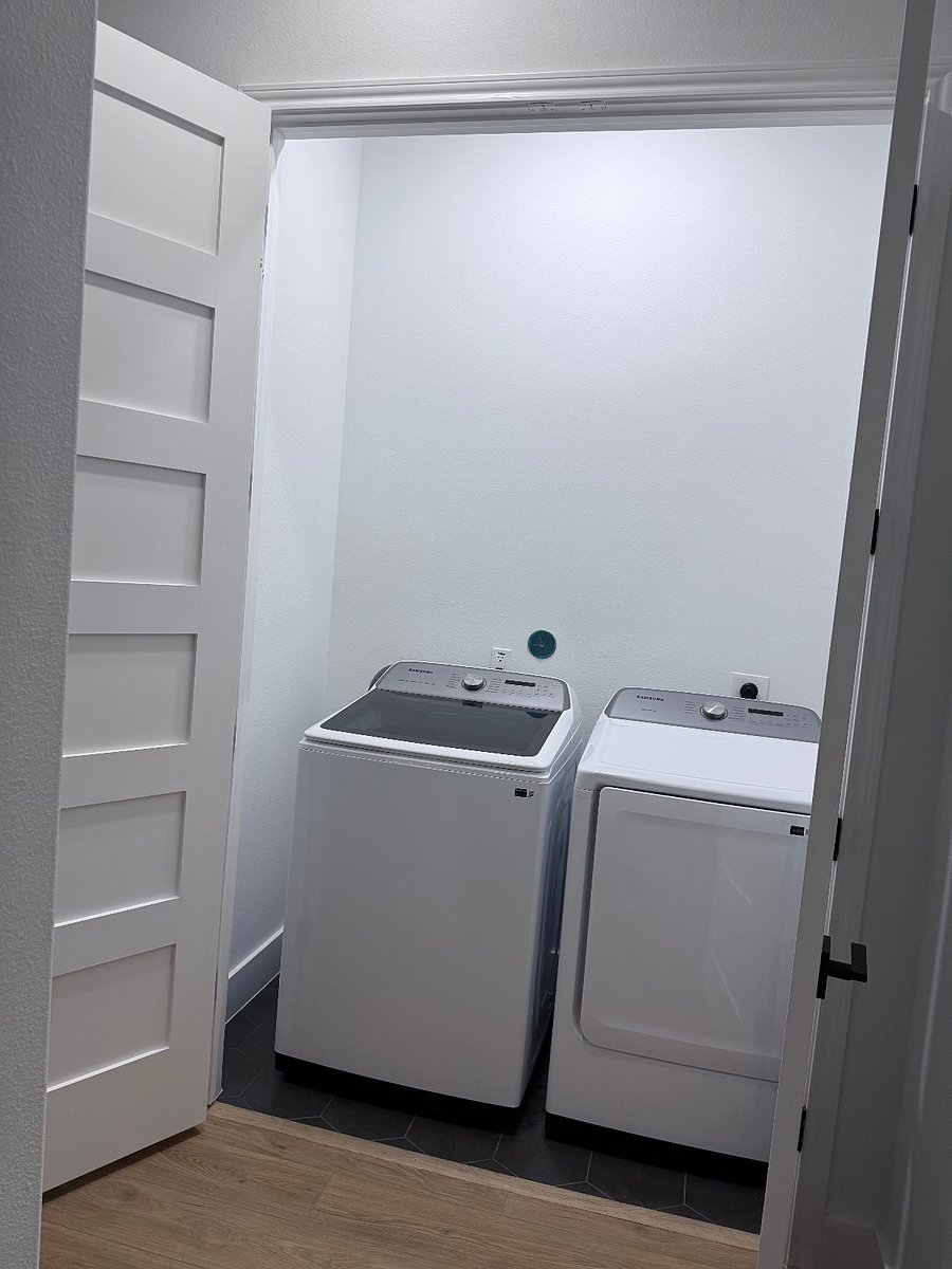 Laundry Closet 3rd flr