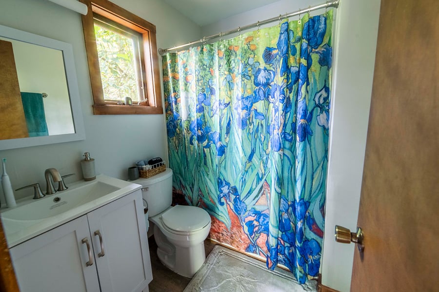 Main Floor full bathroom 