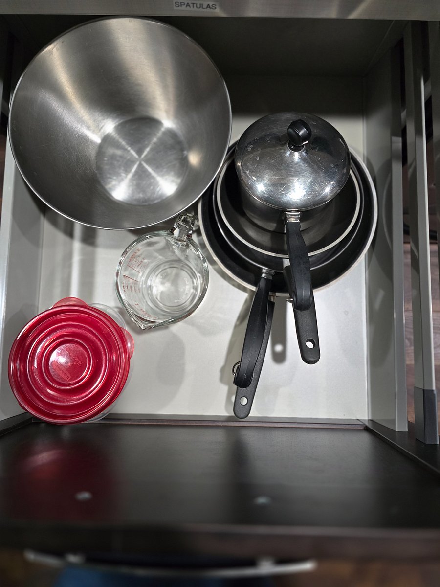 Kitchen pots and pans