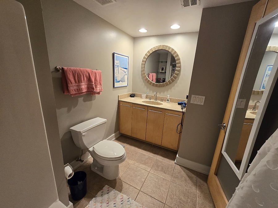 2nd ensuite bathroom; has tub/shower.