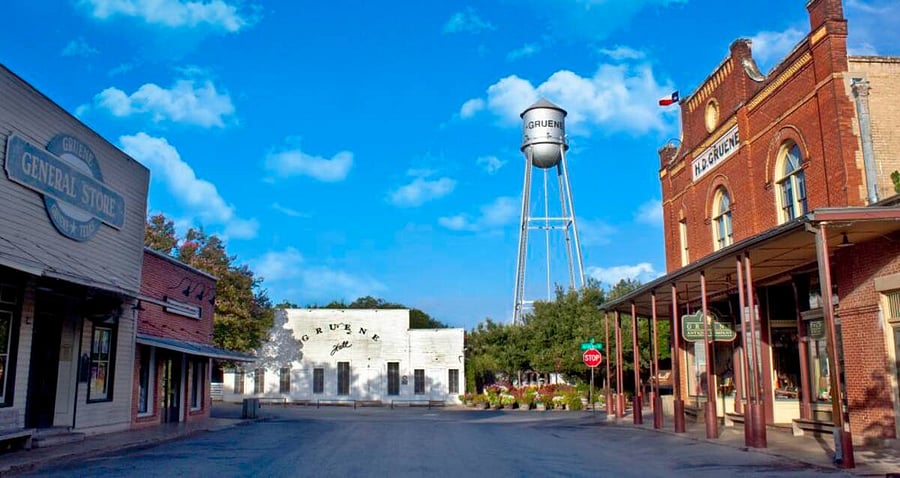 Gruene! Shopping, Music, Food, Oldest Dance Hall in Texas! Grist Mill - 11 miles away