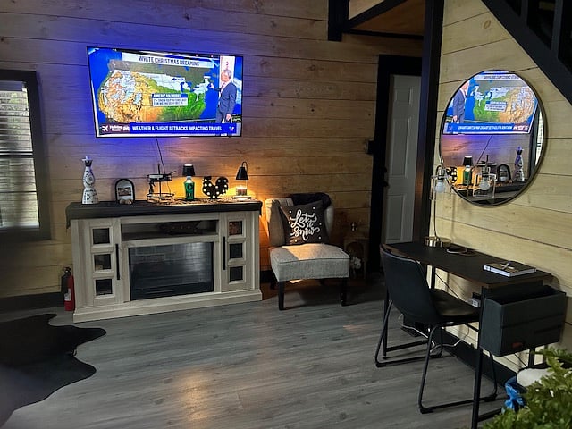 lovely entertainment area and fire place! Tuck up and read a book in front of the fire