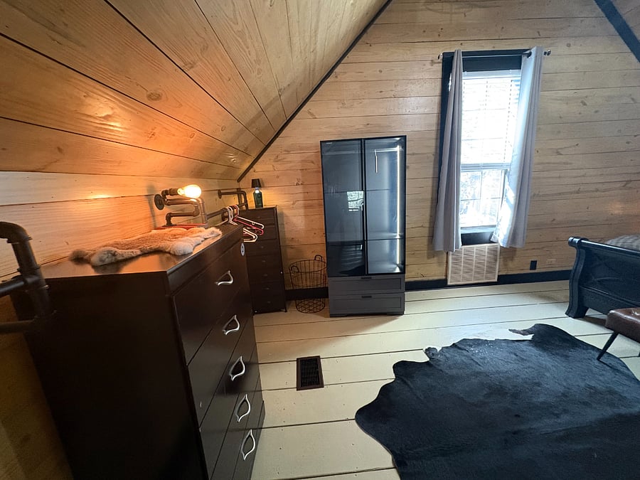 dresser / wardrobe / hanging clothes rails / small dresser