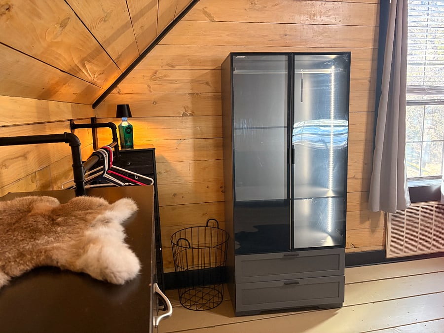 dresser / wardrobe / hanging clothes rails / small dresser