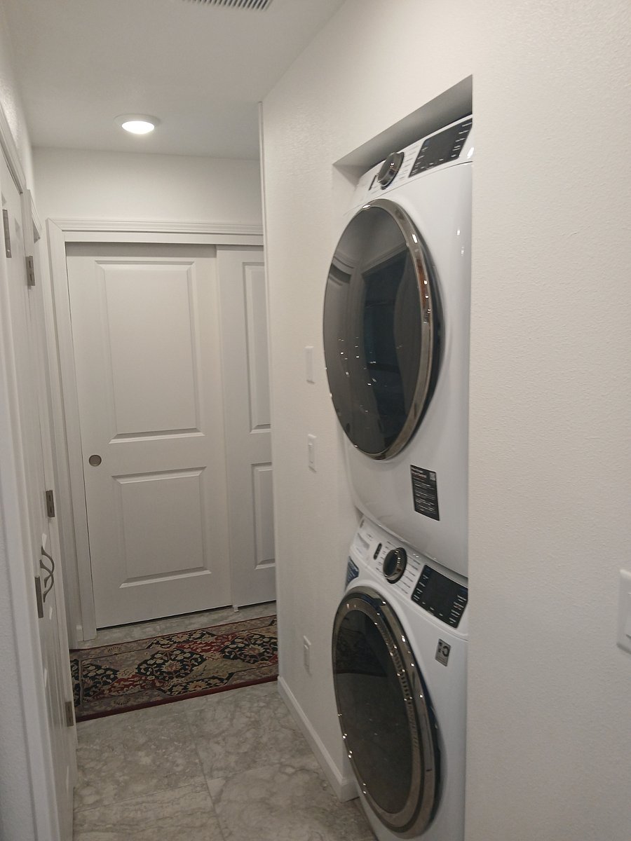 Full capacity GE Smart Washer & Dryer