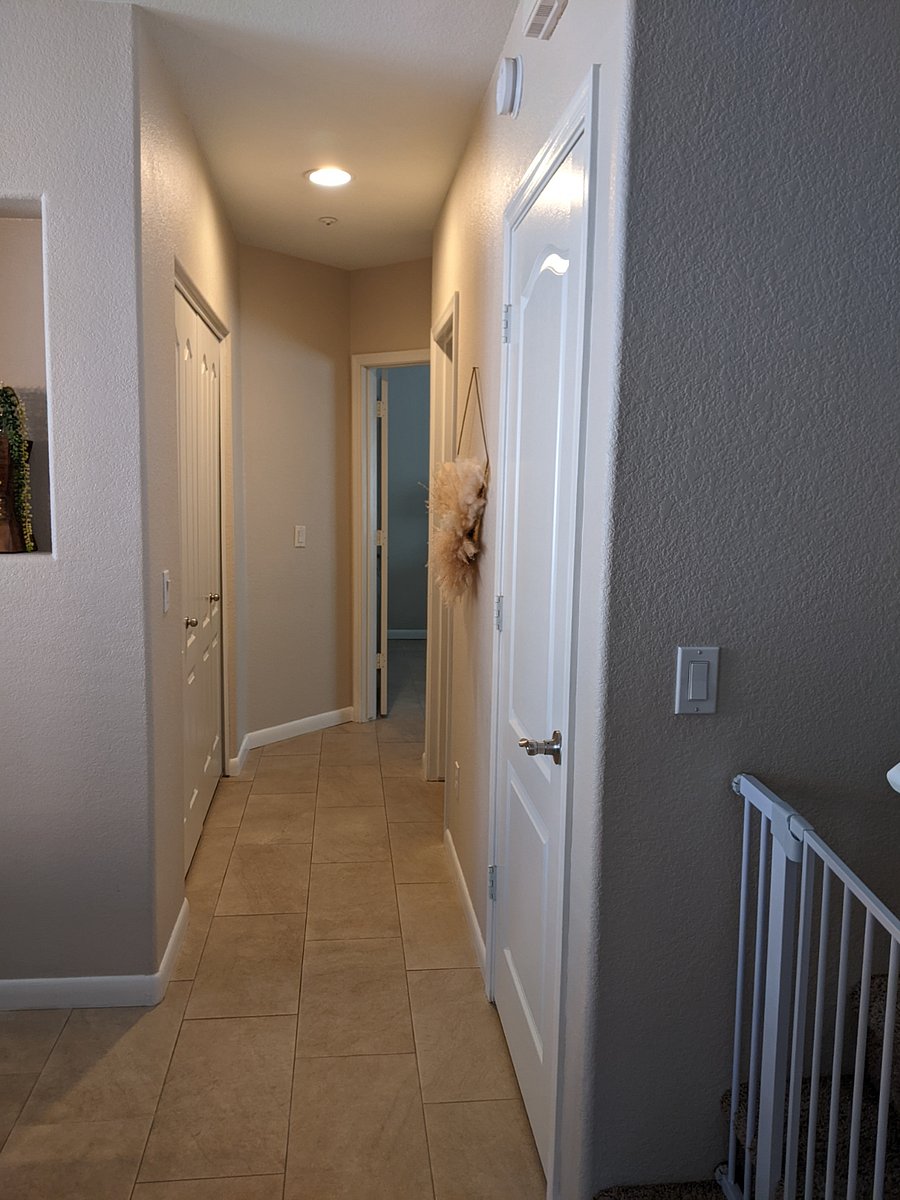 Hall to main bedroom 