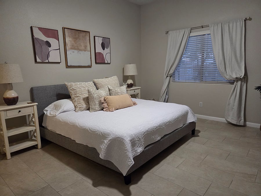 Main bedroom, king size bed