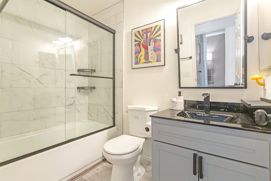 guest bath with tub