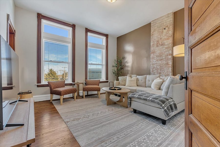 Spacious Living Room with SmartTV