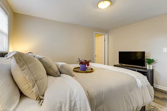Furnished Finder property 786582_1 photo 4