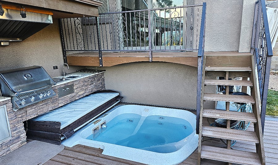 Hot Tub on Main Deck with View of the Peak