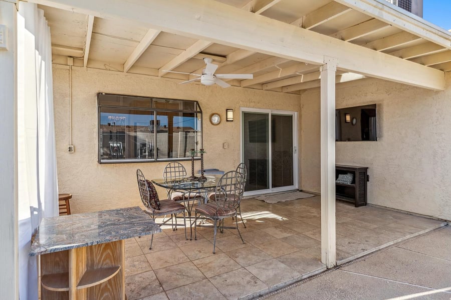 Covered patio with 55
Smart TV