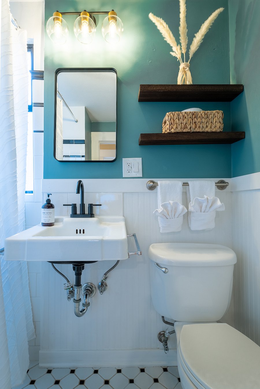 Bright, clean, and thoughtfully stocked, this bathroom offers a bathtub with handheld shower head, towels, and essential toiletrieseverything you need to feel refreshed and at home.