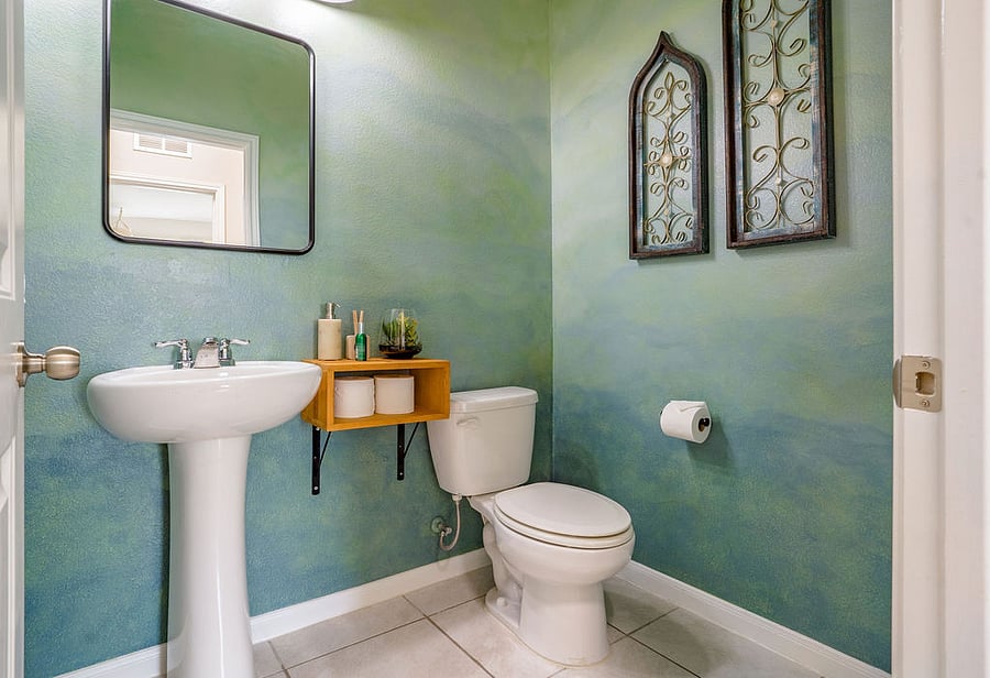 Half bath (1st floor)