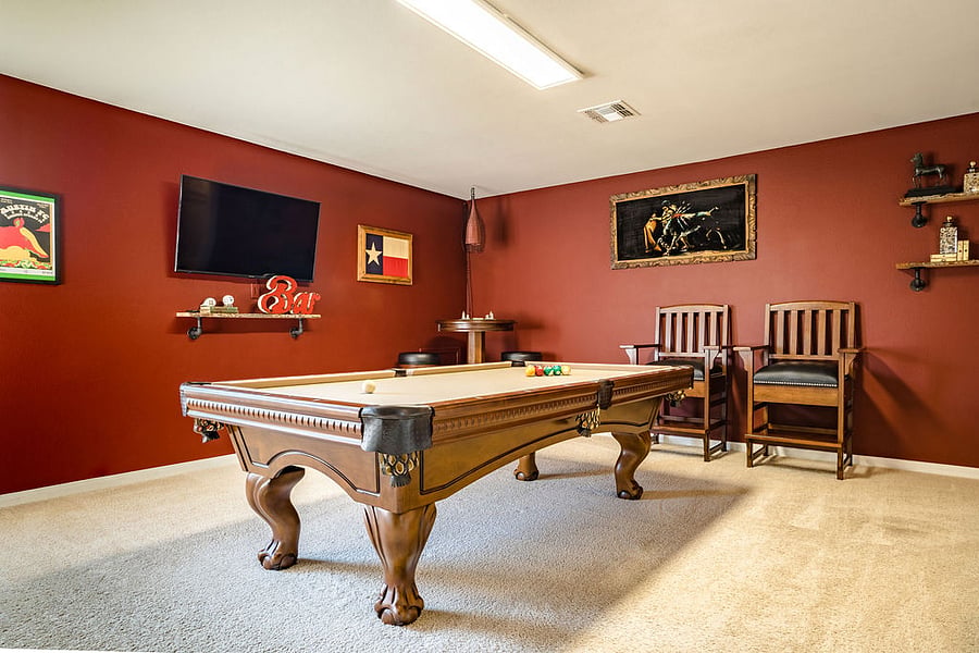 Billiard room (2nd floor)