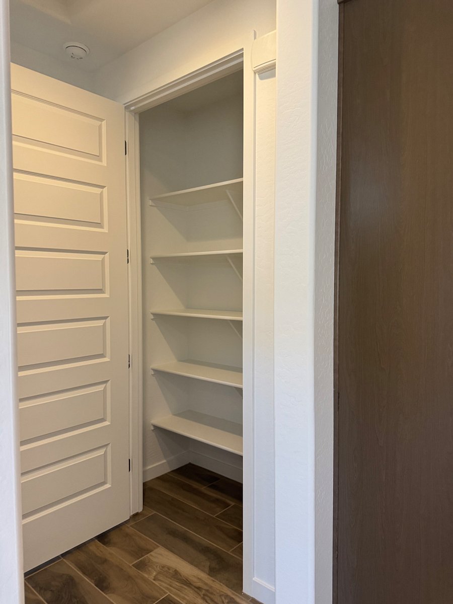 Pantry/ linen