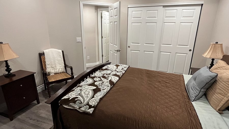 Bedroom w/large storage closet