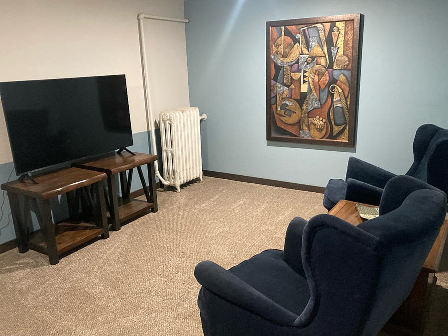 Basement bonus room w/Smart TV