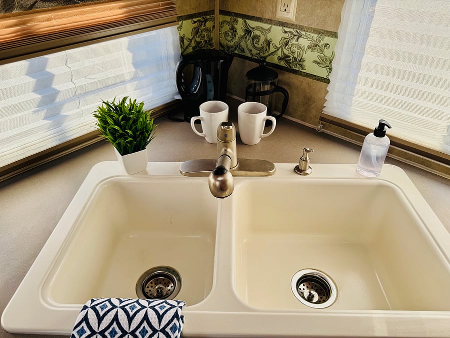 Large double sink with coffee corner