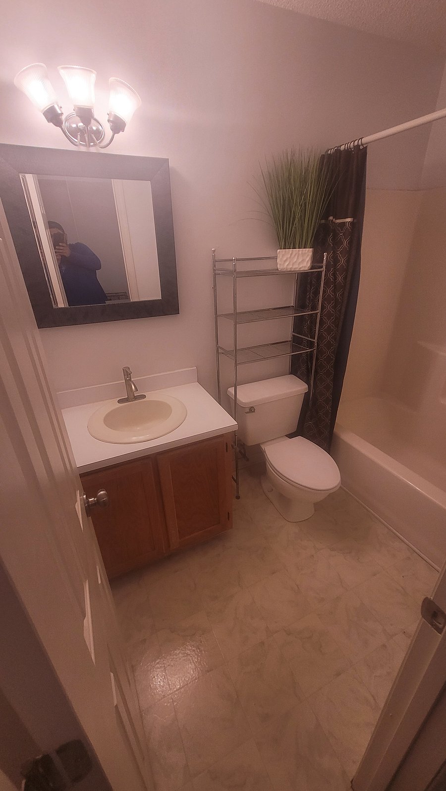Upstairs 3 bedroom shared bath